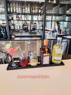 Bar Cosmopolitan