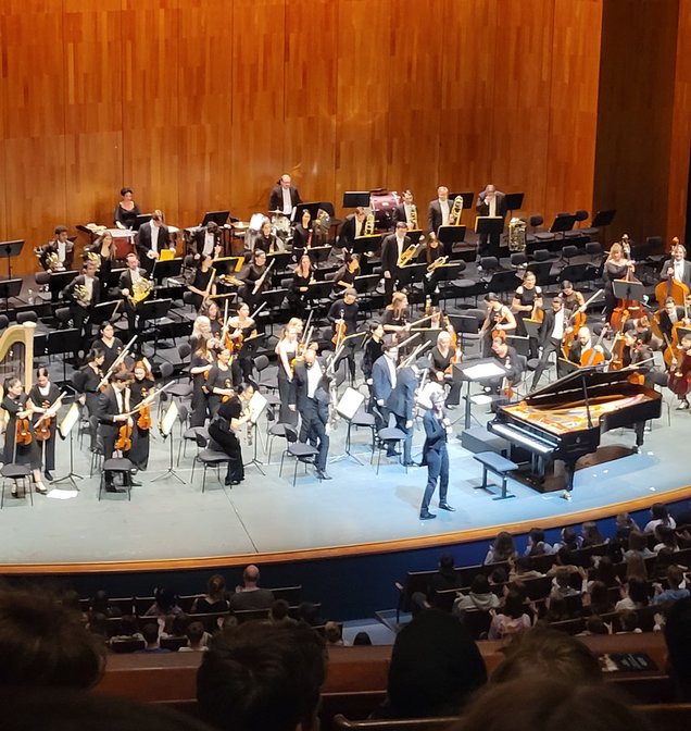 Blick vom Rang des Festspielhauses aufs Orchester