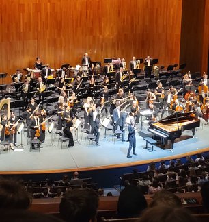 Blick vom Rang zum Orchester