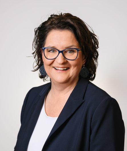 Direktorin Barbara Alzner BEd - Schulleiterin